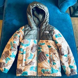 Boys 5T winter North Face camp print coat.